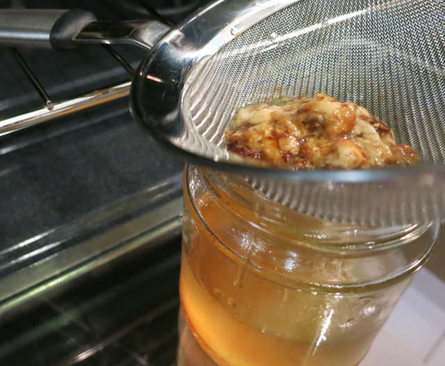bacon grease in jar with bacon drippings